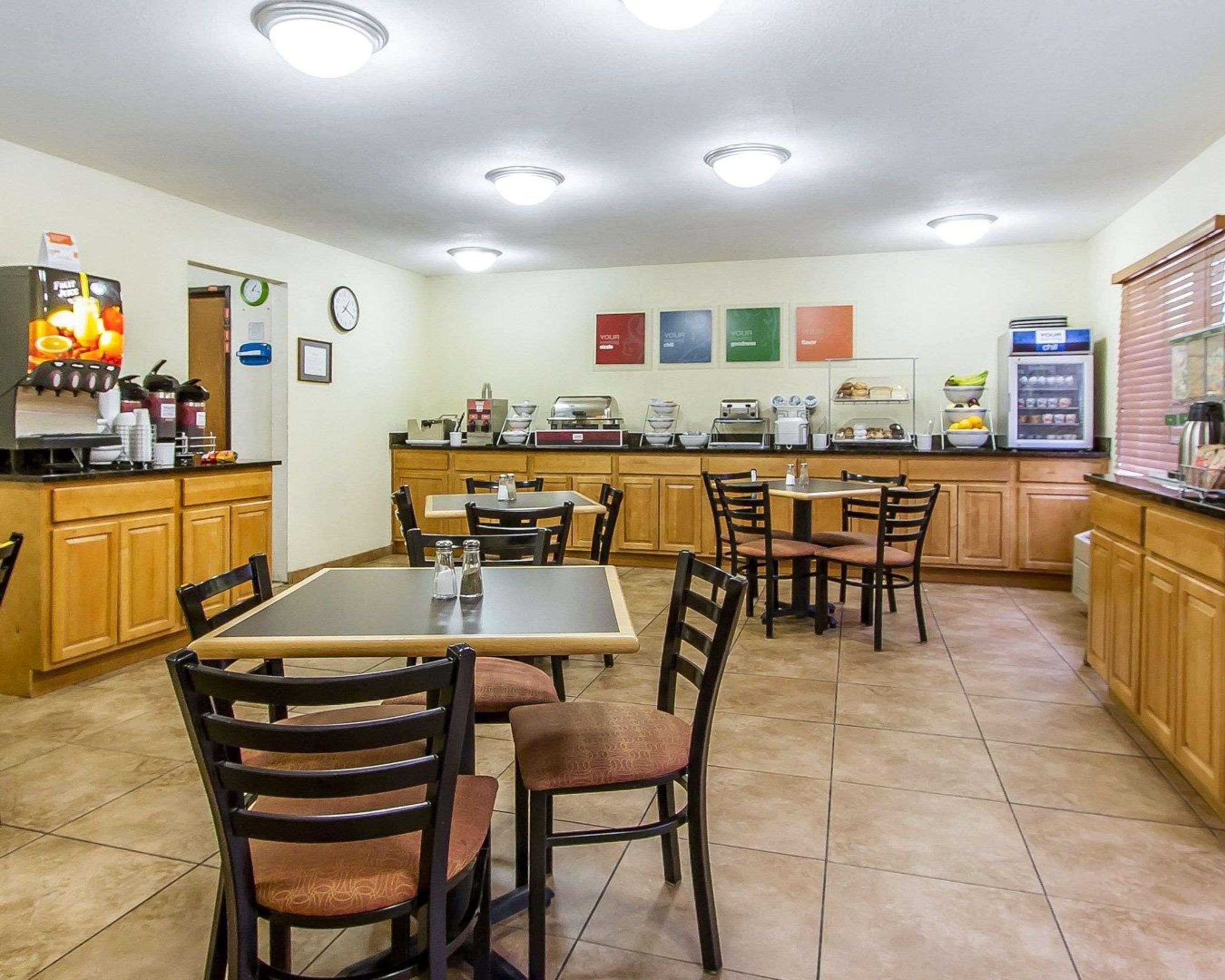 クオリティ イン マコーム Macomb エクステリア 写真